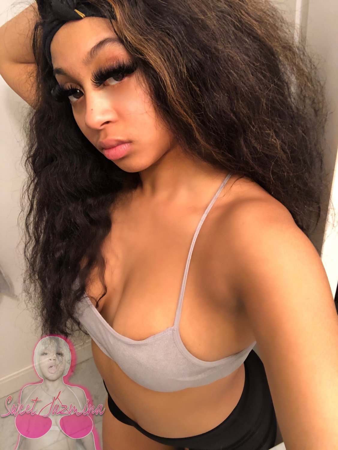 Pretty ebony with pretty boobs #e5jARrY9