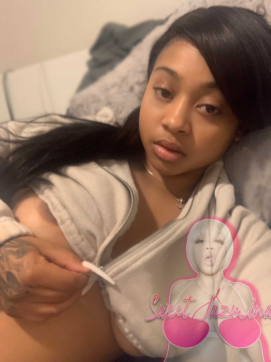 Pretty ebony with pretty boobs #o9P5s8bl