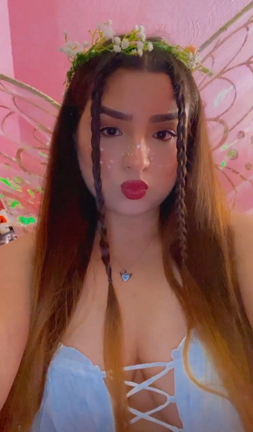 I got her sis nudes her sis got some nice tits and ass bet this bitch does too #u2VioCMa