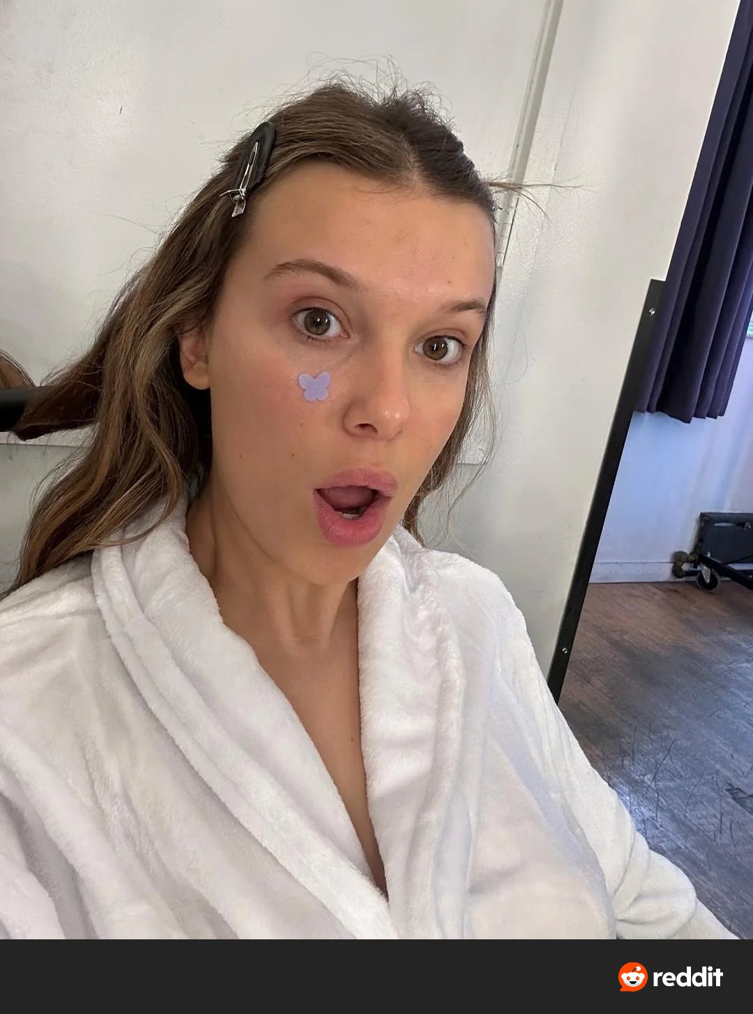 Mille Bobby brown não esquece dos seus fiéis súditos punheteiros #05Tx5eag