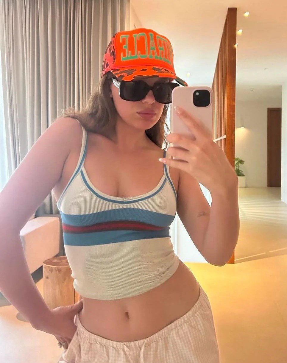 Mille Bobby brown não esquece dos seus fiéis súditos punheteiros #cSYe1OGy