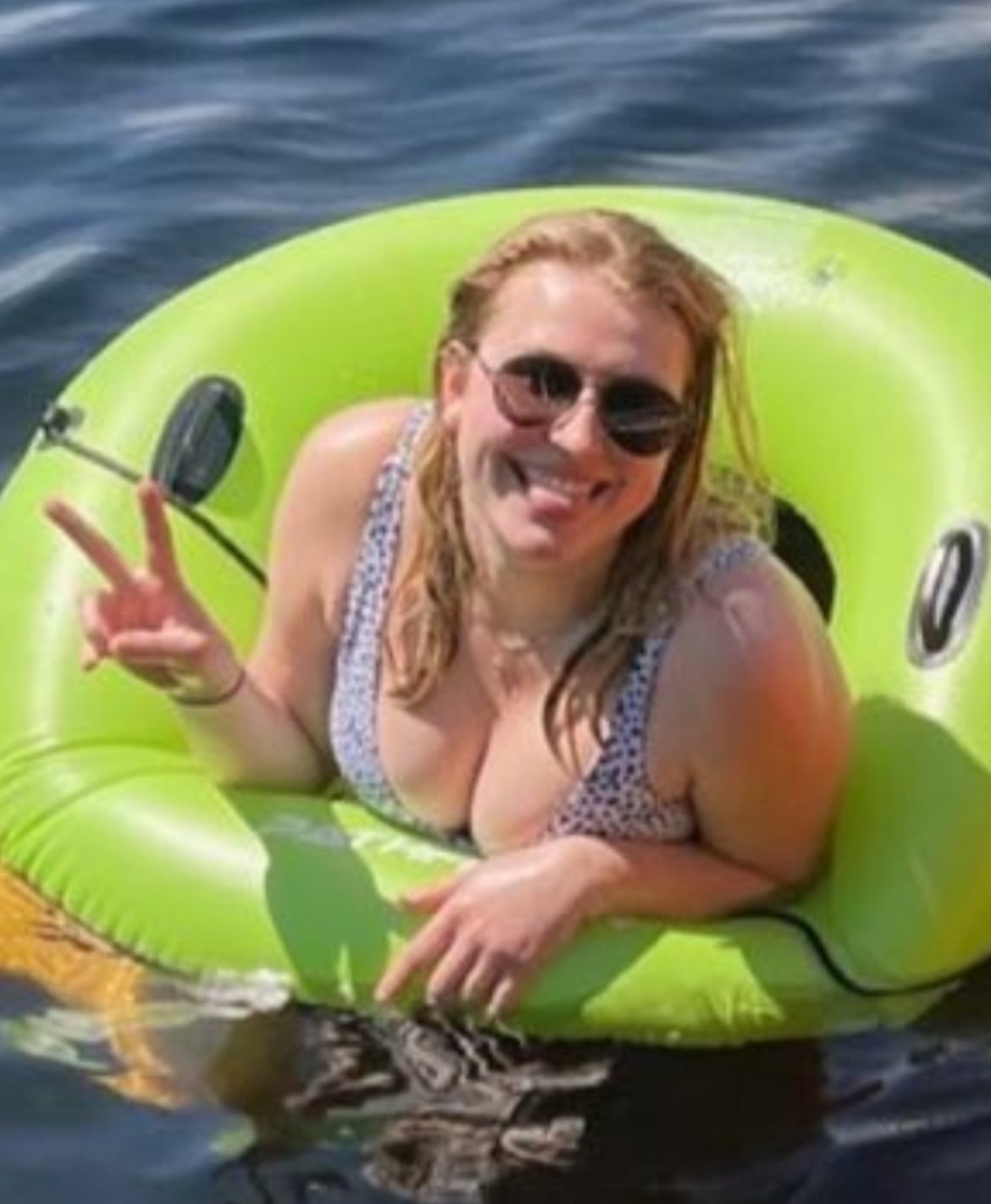 What’s the first thing yall noticed about this snowbunny milf #Oh63thxz